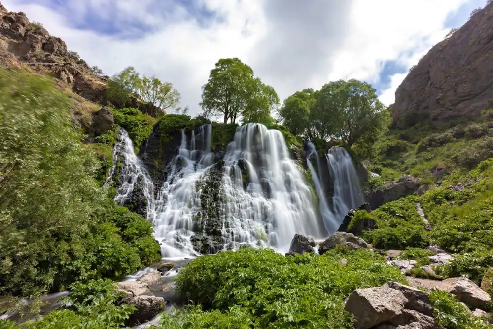 Shaqi Waterfall