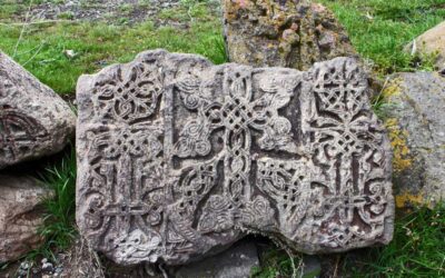 Կենդանի Քարեր. Հայաստանի Սուրբ Խաչքարերը